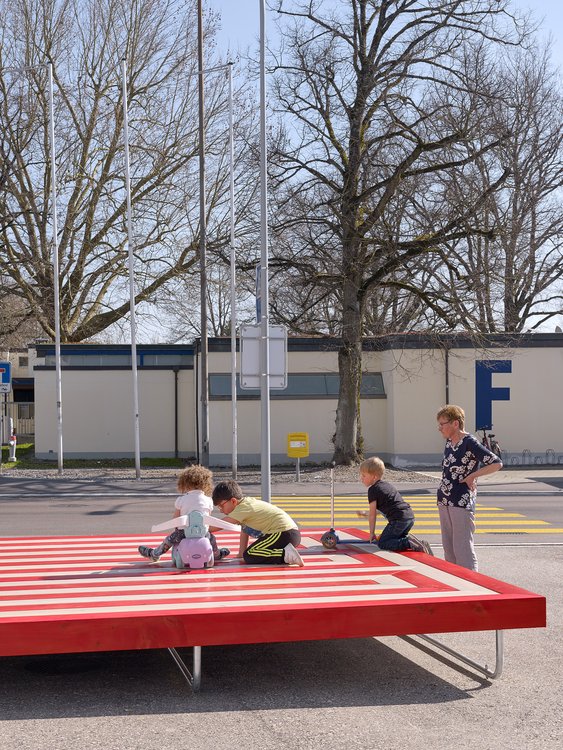 Farbsockel by Kerim Seiler